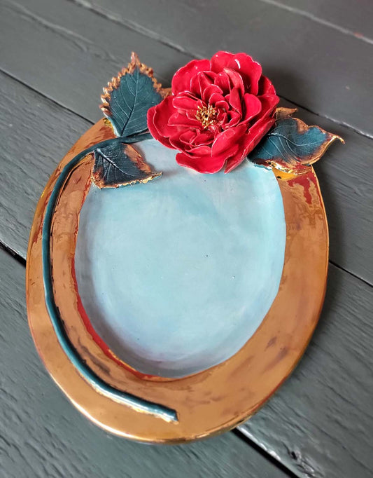 Earthenware dish gilded with fine 22-carat gold